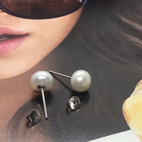 🌟 Natural Pearl Sterling Silver 925 Stud Earrings - Picture 2 of 3